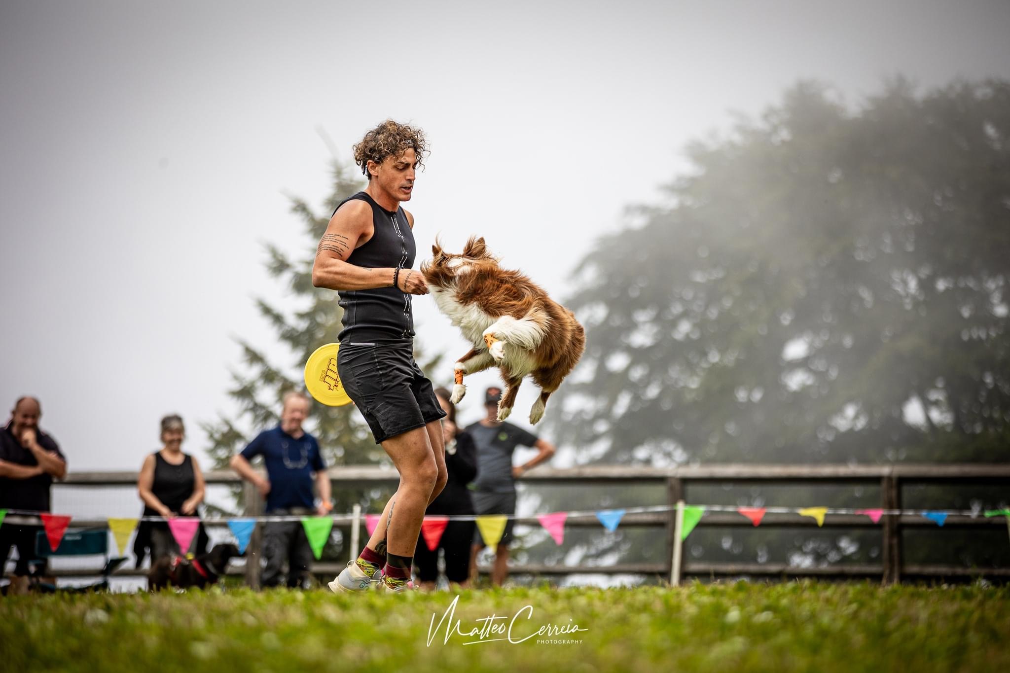 Antonio con Kenya in gara di disc dog